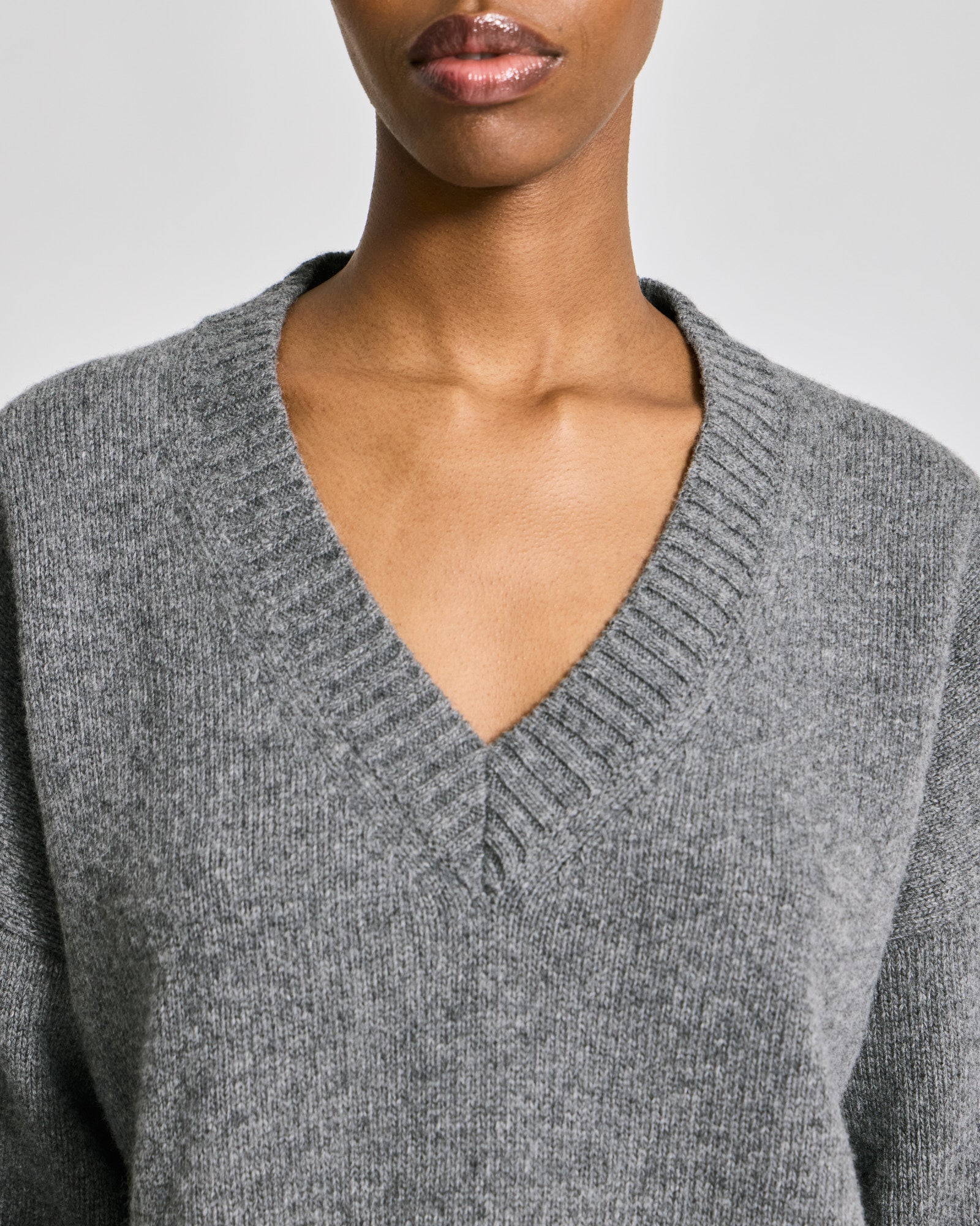 GAI+LISVA Elvira Lambswool V-neck Knit GOTS Lambswool l Knitwear 631 Grafitti Grey Melangé